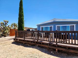 Modern Cabin with Arcade, Foosball Table and Fire Pit in Meadview, Arizona - Meadview - 0