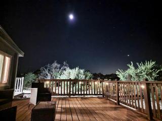 Modern Cabin with Arcade, Foosball Table and Fire Pit in Meadview, Arizona - Meadview - 8