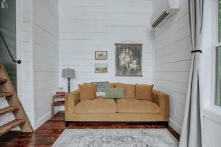 Luxurious Cabin with Jacuzzi and Breathtaking Views in Georgia - Rising Fawn - 0