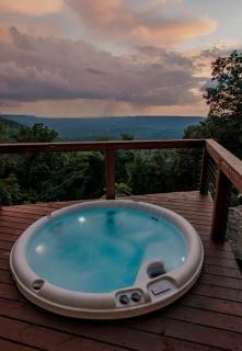 Luxurious Cabin with Jacuzzi and Breathtaking Views in Georgia - Rising Fawn - 4