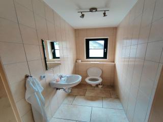 Spacious semi-detached house with wood stove located directly on the Rennsteig - Eisfeld - 9