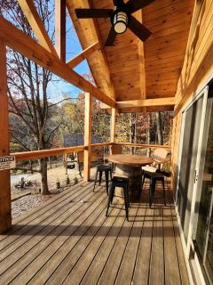 Modern Spacious Cabin with Jacuzzi and Panoramic Views in Ohio - - 8