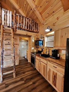 Modern Spacious Cabin with Jacuzzi and Panoramic Views in Ohio - - 7