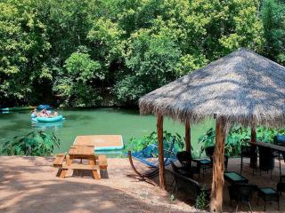 Waterfront Glamping: Safari Tent Retreat for Water Lovers in Cibolo, TX - Marion - 0