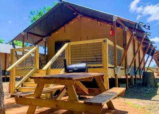Waterfront Glamping: Safari Tent Retreat for Water Lovers in Cibolo, TX - Marion - 9