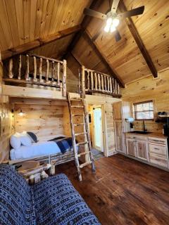 Gorgeous Cabin Great for Family Getaways in Ohio - - 0