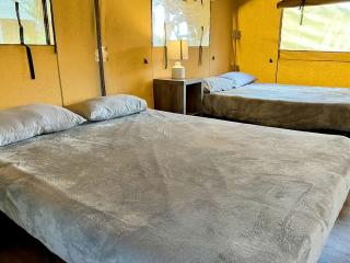 Texas Creekside Safari Tent Glamping Perfect for Nature Retreats for Water Sports Enthusiasts - Kingsbury - 2