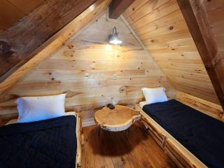 Wooden Chic Cabin Fully Stocked in Ohio - - 8