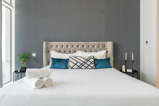 Scenic City View 1BR with Balcony - Dubai - 6