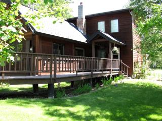 Spacious Pet-Friendly Cabin for a Vacation near Glacier National Park, Montana - Whitefish - 9