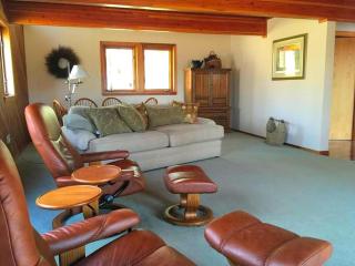 Stunning Cabin Rental with a Hot Tub Overlooking Fishing Creek near Sproul State Forest, Pennsylvania - 6