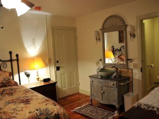 Spacious Cottage Rental with Creek Views near Harrisburg and Hershey, Pennsylvania - Middletown - 2