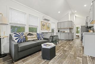 Pet Friendly Cabin with Barbecue in Fredericksburg, Texas - Hilltop - 0