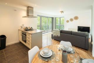 Stylish 2-Bed with Stunning View - 2
