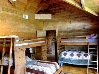 Stately Log Cabin with a Pool for a Group Getaway near Chickamauga, Georgia - Rising Fawn - 4