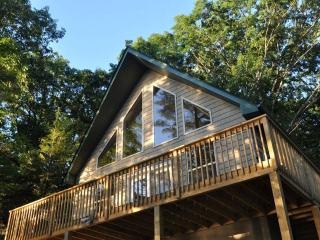 Lakefront Vacation Rental with Superb Views over Lake Wallenpaupack in Hawley, Pennsylvania - Hawley - 0