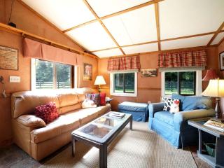 Peaceful Vacation Rental for Four near the Ohio River in Pendleton, Kentucky - La Grange - 0