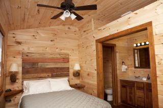 Sublime Cabin with Hot-tub and Fire Pit in Herold, Illinois - - 4