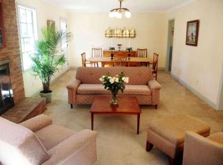 Magnificent Three-Bedroom Cottage Rental near Downtown Bainbridge, Georgia - Bainbridge - 0