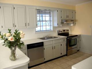 Magnificent Three-Bedroom Cottage Rental near Downtown Bainbridge, Georgia - Bainbridge - 5