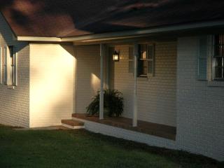 Magnificent Three-Bedroom Cottage Rental near Downtown Bainbridge, Georgia - Bainbridge - 1