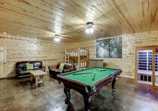 Secluded Luxury Cabin with Pool Table and Firepit for Family and Large Group Glamping Trips in Georgia - Clermont - 9