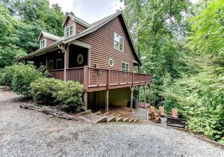 Secluded Luxury Cabin with Pool Table and Firepit for Family and Large Group Glamping Trips in Georgia - Clermont - 8
