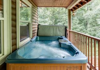 Secluded Luxury Cabin with Pool Table and Firepit for Family and Large Group Glamping Trips in Georgia - Clermont - 7