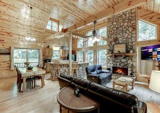 Secluded Luxury Cabin with Pool Table and Firepit for Family and Large Group Glamping Trips in Georgia - Clermont - 6