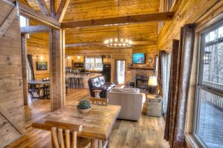 Luxury Glamping Cabin For Families or Group with Creek-side Fire-Pit near Helen, GA - Cleveland - 1