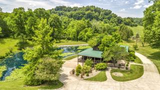 Exquisite Cabin with Amazing Interior and Exterior in Sarahsville, Ohio - - 0