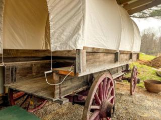 Unique Covered Wagon on an Amazing Resort for an Unforgettable Escape in Floyd, Virginia - Floyd - 6
