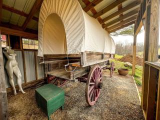 Unique Covered Wagon on an Amazing Resort for an Unforgettable Escape in Floyd, Virginia - Floyd - 3