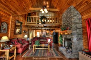 Secluded Mountain Cabin Getaway with a Hot Tub near Sevierville, Tennessee - Sevierville - 8