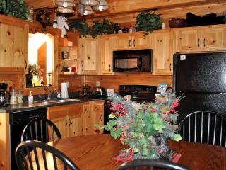 Secluded Mountain Cabin Getaway with a Hot Tub near Sevierville, Tennessee - Sevierville - 3