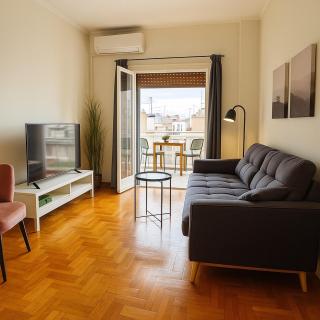 At Polyla Everything close,nothing loud - Athen - 1