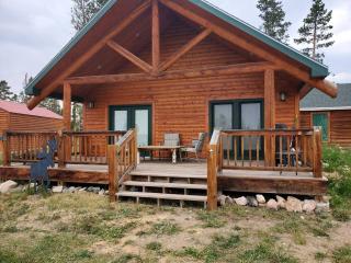 Beautiful Cabin with Fire Pit and Deck in Foxpark, Wyoming - - 0