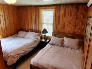 Beautiful Cabin with Fire Pit and Deck in Foxpark, Wyoming - - 8