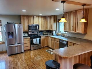 Beautiful Cabin with Fire Pit and Deck in Foxpark, Wyoming - - 7