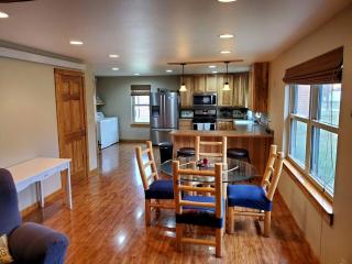 Beautiful Cabin with Fire Pit and Deck in Foxpark, Wyoming - - 5