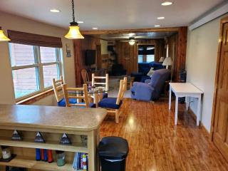 Beautiful Cabin with Fire Pit and Deck in Foxpark, Wyoming - - 4