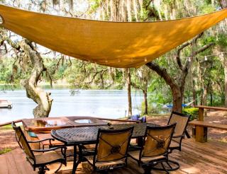 Spacious Cabin for a Group Getaway Overlooking Junior Lake in Florida - Interlachen - 5