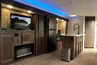 Brand-New Caravan Rental on a Ranch for a Romantic Getaway in Texas - Cat Spring - 3