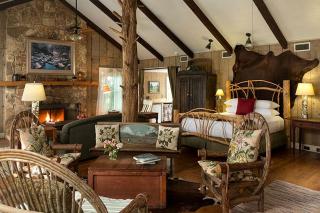 Charming and Intimate Suite Rental with a Soaking Tub near Houston, Texas - Cat Spring - 6
