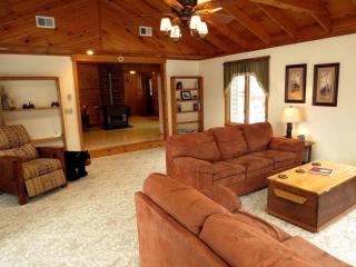 Deep Creek Lake Cabin Rental with Hot Tub near Terra Alta, West Virginia - Terra Alta - 6