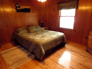 Deep Creek Lake Cabin Rental with Hot Tub near Terra Alta, West Virginia - Terra Alta - 3