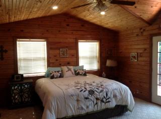 Spacious Log Cabin Rental with a Boat Dock on Greers Ferry Lake, Arkansas - Heber Springs - 2