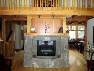 Modern Woodland Cabin Getaway with a Fireplace in Truckee, California - 5