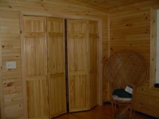 Romantic Cabin Rental with Wi-Fi near Lake Ontario in Sackets Harbor, New York - Sackets Harbor - 7