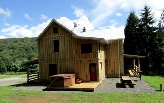 Spacious Log Cabin Rental with Hot Tub in Cranesville, West Virginia - Terra Alta - 9